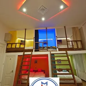 Metropolis Bed and breakfast
